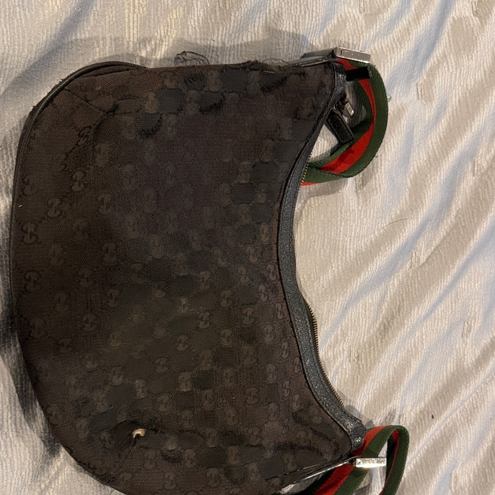 Gucci Black Crossbody Bag with Green and Red Strap - Picture 2 of 6